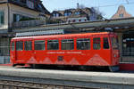 Bergbahn Rheineck-Walzenhausen /RhW)
Seit dem Jahre 1958 wurde der Betrieb auf Zahnrad umgestellt und die Strecke vom Bahnhof Rheineck bis zum appenzellischen Kurort Walzenhausen elektrifiziert. Im Jahre 1896 wurde sie als Standseilbahn eröffnet. Die RhW verfügt nur über einen einzigen Triebwagen. Dabei handelt es sich um den BDeh 1/2 1 mit Baujahr 1958. 
Die Betriebslänge beträgt beträgt nur ca. 2 km. Bedient werden 3 Haltestellen. 
Die einzige Weiche wird nur für die Fahrten zum kleinen Depot in Rheineck beötigt.
Zudem weist die RhW über eine ungewöhnliche Spurweite von 1200mm auf, fährt mit 600V Gleichstrom und dem Zahnstangensystem Riggenbach.
Die RhW Impressionen wurden am 24. März 2021 in Rheineck eingefangen.
Foto: Walter Ruetsch 