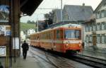 Trogen: Ein Zug der Trogenerbahn (TB) verlsst am 27. Juni 1980 den Bahnhof in Trogen, um nach St. Gallen zu fahren.
