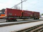 SBB - Beladener Rollbcke der asm mit einem Gterwagen vom Typ  Slps-x 33 85 472 7 192-8 in Langenthal am 12.03.2011