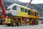 Jetzt wurde der neu erste Zugteil des Be 4/6 101  Eiger  auf dem Castor/Pollux abgelegt und angebunden am 13.5.24 auf dem Bahnhofplatz Lauterbrunnen.