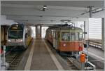 Eine weiter Möglichkeit, den Mischbetrieb mit den neuen und bisherigen Zügen zu zeigen, besteht in der Station Mürren: Während der Be 4/6 102  Mönch  sein Ziel Mürren