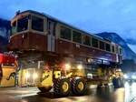 Der Triebwagen Be 4/4 23 der abtransportiert wurde kommt am 22.10.24 beim Bahnhof Lauterbrunnen an.