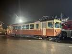 Der Be 4/4 23 der nach dem abtransport gestern auf den Bahnhofplatz Lauterbrunnen abgestellt wurde am 23.10.24.