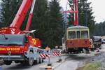 BLM Bergbahn Lauterbrunnen-Mürren: Be 4/4 31 (SWS/MFO 1966, ex OJB Be 4/4 82), Seitwärtsverschiebung des Wagenkastens zur Ablage und Zerlegung vor Ort, Winteregg, 24.