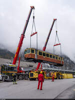 BLM BDe 4/4 21 / Lauterbrunnen, 23. Oktober 2024<br>
Abtransport der alten Triebwagen der BLM mit dem Spezialfahrzeug Castor und Pollux. Die BDe 4/4 haben bei der Kohlebahn Meuselwitz eine neue Heimat gefunden.