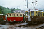 Wilderswil 1983: Eine wundervolle Begegnung von zwei verschiedenen Schweizer Bahnen, der Schynige Platte Bahn mit einer Zahnradlokomotive der Baureihe He 2/2 und der Berner Oberland Bahnen mit ABeh 4/4 I 305