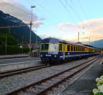 Ein Zug der Berner Oberland-Bahn steht am Abend des 8.7.09 im Bahnhof Interlaken Ost. 