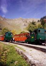 Die neue Dampflok Nr. 16 und eine der Alten Nr. 5, der Brienzer Rothorn Bahn (Meterspur-Zahnradbahn) Station Planalp ca. 1300m, im Oktober 2005.