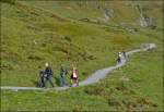 . Bahnbildergipfeltreffen in Brienz - Die gute Laune der BB Fotografen (Andreas, Olli, Daniel, Jeanny und Heinz) war whrend der anstrengenden Wanderung entlang der RBR (Brienz Rothorn Bahn) Strecke kurzzeitig unterbrochen. 28.09.2013 (Hans)