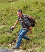 . Bahnbildergipfeltreffen in Brienz - Nach einer kurzen Rast, nimmt Silvan lchelnd den anspuchsvollen Wanderweg nach Planalp wieder in Angriff. 28.09.2013 (Jeanny)