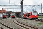 Chemins de fer du Jura, CJ.
Be 4/4 - Treffen in Le Noirmont.
Regionalzüge mit Be 4/4 652, Be 4/4 655 sowie Be 4/4 653 zur Abfahrt nach La Chaux-de-Fonds, Tavannes und Glovelier bereit am 5. Juni 2018.
Foto: Walter Ruetsch 