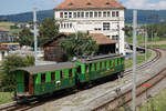 Chemins de fer du Jura CJ  Sonderzug bestehend aus dem BCe 2/4 70 + TT C7 bei der Bahnhofsausfahrt Tavannes am 19.