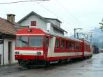 Die CJ endet immer noch auf dem Vorplatz vom Bahnhof Glovelier.
Ausser der Zugkomposition (Bt 117 mit BDe 4/4 611)hat sich seit den 
50-er Jahren hier nichts verndert. Glovelier am 28.06.10