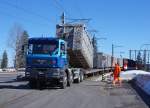 CJ-Güterverkehr: In der neuen Kehrichtumladestation bei La Chaux de Fonds werden die Kehrichtcontainer vom Bahn- auf den Lastwagen umgeladen für die Weiterfahrt zur Verbrennung. Die Aufnahme ist am 12. März 2015 entstanden.
Foto: Walter Ruetsch