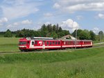 Die triebwagen BDe 4/4 611 mit ein Zug von Le Noirmont nach La Chaux-de-Fonds.

Hier, zwischen Le Boéchet und Les Bois, 10-06-2016