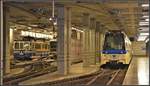Verschiedene Fahrzeuge sind im grosszügig angelegten unterirdischem Bahnhof Locarno FART abgestellt. (10.04.2019)