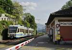 Der Be 4/6 52 der FART verlässt am 07.05.2019 den Bahnhof Ponte Brolla