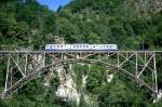 FART Centovalli-Bahn SCHNELLZUG 41 von Domodossola nach Locarno 07.06.1995 bei Camedo auf Ponte Ruinacci mit Triebwagen der SSIF ABe 8/8 21.
