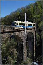 Der FART ABe 4/8 N°48 ist als D 48 CEX (Centovalli Express) von Locarno nach Domodossola auf dem Rio Graglia Viadukt zwischen Verigo und Trontano unterwegs.
15. April 2014