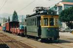 FART/SSIF: FART Xe 2/2 7 (1908) ex STL Ce 2/2 1 als Rangiertriebwagen im Bahnhof Locarno S. Antonio abgestellt im Mai 1987. Während dem Bau des neuen unterirdischen FART-Kopfbahnhofes Locarno wurde der Bahnhof Locarno S. Antonio zum Rangierbahnhof aufgewertet. Seit der Tunneleröffnung Locarno-S. Martino-Locarno handelt es sich bei Locarno S. Antonio nur noch um eine gewöhnliche U-Bahn Station.
Foto: Walter Ruetsch