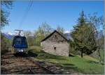 Der SSIF Treno Panoramico D 40 P von Locarno nach Domossola zwischen Marone und Verigo. 15. April 2014