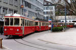 FORCHBAHN FB:
Ein Vierwagenzug wartete im März 1984 in der Wendeschleife Stadelhoferplatz in Zürich auf Fahrgäste.

Leider hat die Forchbahn kein Triebwagen der Serie BDe 4/4 11 bis 16 mit Baujahr 1959 der Nachwelt erhalten!

Soeben habe ich vom Bahnkollegen Jean-Michel Treyvaud zu dieser Aufnahme folgenden interessanten Hinweis erhalten für den ich sehr dankbar bin.

Offenbar existieren (rosten...) noch mehrere Kompositionen in Madagascar. Die Frage nach dem Zustand ist vielleicht eine andere...

Oder wurden alle zwischen 2015 und jetzt abgebrochen? 

Folgende Fahrzeuge wurden 2004 per Schiff transportiert:

Train Urbain de Tananarive (TUT): 

In 2004/05 a number of Swiss private railway companies donated passenger equipment to Antananarivo municipality as part of a project to reopen the Alarobia line as a commuter railway. The electric motor coaches were to have diesel engines installed in the baggage compartments. However, nothing came of this and most of the stock is stored at Tana station (the two ex-FO baggage/postal vans were sold to MADARAIL): 

•	Trognerbahn motor car BDe 4/4 6 (SWP/MFO 1952) shipped in 2005;


•	Forchbahn motor car BDe 4/4 11 – 14 (SWS/MFO 1959) shipped in 2005;


•	Forchbahn motor car BDe 4/4 15 – 16 (SWS/MFO 1966) shipped in 2004;


•	Forchbahn driving trailer Bt 101 (SWS/MFO 1959) shipped in 2004;


•	Forchbahn driving trailers Bt 102 – 106 (SWS/SWP/MFO 1967, new bodies 1975/76) shipped 2004/05.

  
Foto: Walter Ruetsch