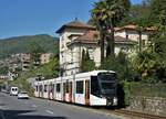 Der Tram-Train des Typs TRAMLINK für die FLP ist ein siebenteiliges Zweirichtungsfahrzeug. Es erreicht eine maximale Geschwindigkeit von 80 km/h. 70 Personen finden einen Sitzplatz, für 228 weitere sind Stehplätze verfügbar. Die Züge können auch in Doppeltraktion geführt werden und so annähernd 600 Fahrgäste aufnehmen.
Sie prägen nun das Gesicht der FLP und die Be 4/12 „Mandarinli“ aus dem Jahre 1978 sind Geschichte.
Foto: Walter Ruetsch