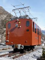 Lok 3002 (He 2/2) der Gornergratbahn, etwas schrg aufgestellt in einer Kreisverkehrsinsel in Stalden 17.3.2010)