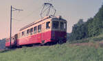Nostalgisches Bild der alten Waldenburgerbahn. Triebwagen nr 3 als Zug 48 von Liestal nach Waldenburg, nahe Haltestelle Talhaus in Bubendorf, 04.08.1975, 17.41u. Scanbild 90468, Kodacolor II.