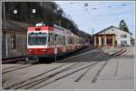 R3171 verlässt Waldenburg Richtung Liestal. Die Spurweite beträgt lediglich 75cm und ist damit die einzige öffentliche Bahn mit dieser Spur in der Schweiz.(15.04.2015)
