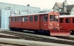 Diensttriebwagen Xe 4/4  117 mit Schneepflug vor dem Depot der WSB in Aarau im Mai 1985