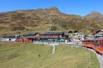 Blick aus einem talwrts fahrenden Zug auf die Kleine Scheidegg(2061 m..M.)  23.09.11