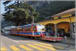 Ausgangspunkt der Monte Generoso Bahn ist Capolago Riva San Vitale am Luganersee auf 274m /M.. Der kleine Vorstellwagen dient zum Transport von Gleitschirmruckscken, Velos, Koffern und sonstiger Waren. (05.10.2011)