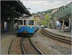 Ein Blick in den MOB Bahnhof von Montreux, welcher seltene Gelengenheit bietet ausschliesslich Fahrzeuge in Blau/Crème zu sehen.
Der ABDe 8/8 4003  BERN  wartet mit zwei Reisezugwagen als Regionalzug 2232 auf seine Abfahrt nach Zweisimmen.
5. Juni 2017