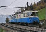 Ollis Rat, sich ums Archiv zu kümmern, habe ich halb in den Wind geschlagen und bin auf Fototour gegangen. Und es hat sich gelohnt, zwar war heute für den MOB Regionalzug 2213 ein Alpina eingeteilt, doch entschädigte mich der auf einer Fotoextrafahrt befindliche ABDe 8/8 4001 SUISSE ausreichend. 
Hier ist der ABDe 8/8 4001 gerade in Sendy Sollard eingetroffen und die Fotografen noch nicht ausgestiegen. 
(Da ich nicht im Zugs sass und nur zufällig hier war, hielt ich mich anschließend mit dem Fotografieren etwas zurück.)
11. Nov. 2017