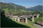 Die MOB GDe 4/4 6006 (ex GFM/TPF) überquert mit ihrem PE 2111 von Zweisimmen nach Montreux  die Grubenbach Brücke bei Gstaad.