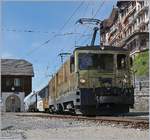 Die sechs MOB GDe 4/4 6001 - 6006: Für ihre Panoramic Express Züge benötigte die MOB Anfang der 80er Jahre leistungsfähige Loks und bestellte bei der SLM/BBC vier GDe 4/4 (Serie 6000), die ungewohnte Bezeichnung rührt daher, dass die MOB das den Panoramic Express Zügen fehlende Gepäckabteil in die Loks einbauen liess, aber keine  Gepäcktriebwagen  haben wollte. 1983 wurden die Loks ausgeliefert, die GFM schloss sich mit zwei Loks der Bestellung an. 
Die Bo'Bo' Loks sind 16,40 Meter lang, 48 Tonnen  schwer und für 90 km/h zugelassen, wobei eine GDe 4/4 (Serie 6000) mit 110 km/h auf sich aufmerksam machte. 
Der abnehmende Güterverkehr veranlasste die GFM/TPF ihre Loks GDe 4/4 101 und 102 an die MOB zu verkaufen. 
Die UIC Nummerierung der GDe 4/4 Serie 6000 lautet: 980 85 830 600X-X CH-MOB. 

Die MOB GDe 4/4 6003 wartet mit ihrem MOB Golden Pass Panoramic nach Montreux in Chamby auf den Gegenzug. 

25. Juli 2020