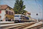 Nach einem kurzen Halt wird in Chernex ein MOB Panoramic Express nach Zweisimmen abgefertig.