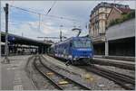 Die MOB Ge 4/4 8001 verlässt mit dem GoldenPass Express GPX 4068 den Bahnhof von Montreux in in Richtung Interlaken ost.