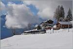 Kurz nach dem Jahreswechsel schneite es und oberhalb von 800 müM zeigte sich ein bezaubernde Winterlandschaft. Durch dieses verschneite Landschaft ist der CEV MVR ABeh 2/6 7504  Vevey  als R 34 bei Les Avants schon fast am Ziel seiner Fahrt. 

3. Januar 2025