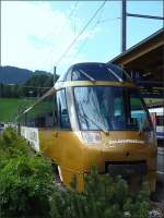 Am 31.07.08 stand dieser Golden Pass Panoramic Zug im Bahnhof von Zweisimmen zur Abfahrt nach Montreux bereit. (Jeanny)