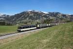 GDe 4/4 6004 nähert sich am 12.04.2015 mit dem GoldenPass Classic Gstaad.