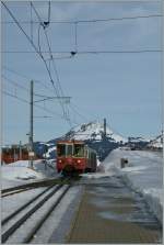 Das Ziel ist erreicht, der CEV Regionalzug 1385 erreicht die Gipfelstation Les Pleiades (1348 müM).