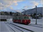 Ein auf die Gleise gefallener Baum bescherte der CEV einen Streckenunterbruch und mir dieses Bild mit dem auf die Fahrgäste vom SEV wartenden BDeh 2/4 N° 74 in St-Légier Gare. Den Anschlusszug nach Lausanne habe wir dann zwar knapp, aber doch noch erreicht; danke, CEV. 3. Feb. 2013