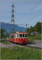 Der CEV BDeh 2/4 74 unterwegs als Regionalzug 1376 von Les Pléiades nach Blonay erreicht den Halt Fayaux. 
12. Mai 2015