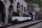 MVR: Bhe 4/8 305 mit dem neuen  GOLDENPASS-ANSTRICH  als Solist in Montreux unterwegs  am 23. November 2013.
Foto: Walter Ruetsch