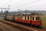 RBS/SZB/SBB: Regionalverkehr Bern-Solothurn:
Farbenprächtiger Sonderzug mit dem BDe 4/4 24. 
Diese Aufnahme ist im April 1984 bei einem Zwischenhalt in Fraubrunnen entstanden.
Foto: Walter Ruetsch

