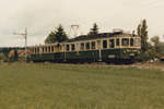 ERINNERUNG AN DIE GRÜNE SOLOTHURN-ZOLLIKOFEN-BERN-BAHN SZB.
Eher selten BDe 4/4 1 + B 315, ehemals SBB Brünig, bei Bätterkinden im Juli 1984.
Foto: Walter Ruetsch 
