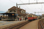 Regionalverkehr Bern-Solothurn/RBS/SZB.
Alter SZB Bahnhof Schönbühl im April 1984 mit einem bunt zusammengewürfelten Sonderzug geführt mit dem BDe 4/4 24.
Gemäss dem wertvollen Hinweis von einem Betrachter handelte es sich um einen Fotozug für den Tramverein Bern. Die Fotofahrt fand trotz sehr gruusigem Wetter am 2. April 1984 statt. Auf diesem Bild wurde ein Kreuzungszug abgewartet. Der TVB setzte sich, obwohl damals finanziell sehr schwach, mit dieser Fahrt für den Erhalt des 24i von 1916 ein und war äusserst froh, als ihn der RBS zu seinem 75. Geburtstag zum heute noch bewunderten Bijou 11i restaurierte. 
Foto: Walter Ruetsch