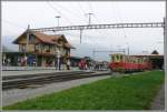 Bahnhof Wilderswil mit Reisenden zur Schynigen Platte.